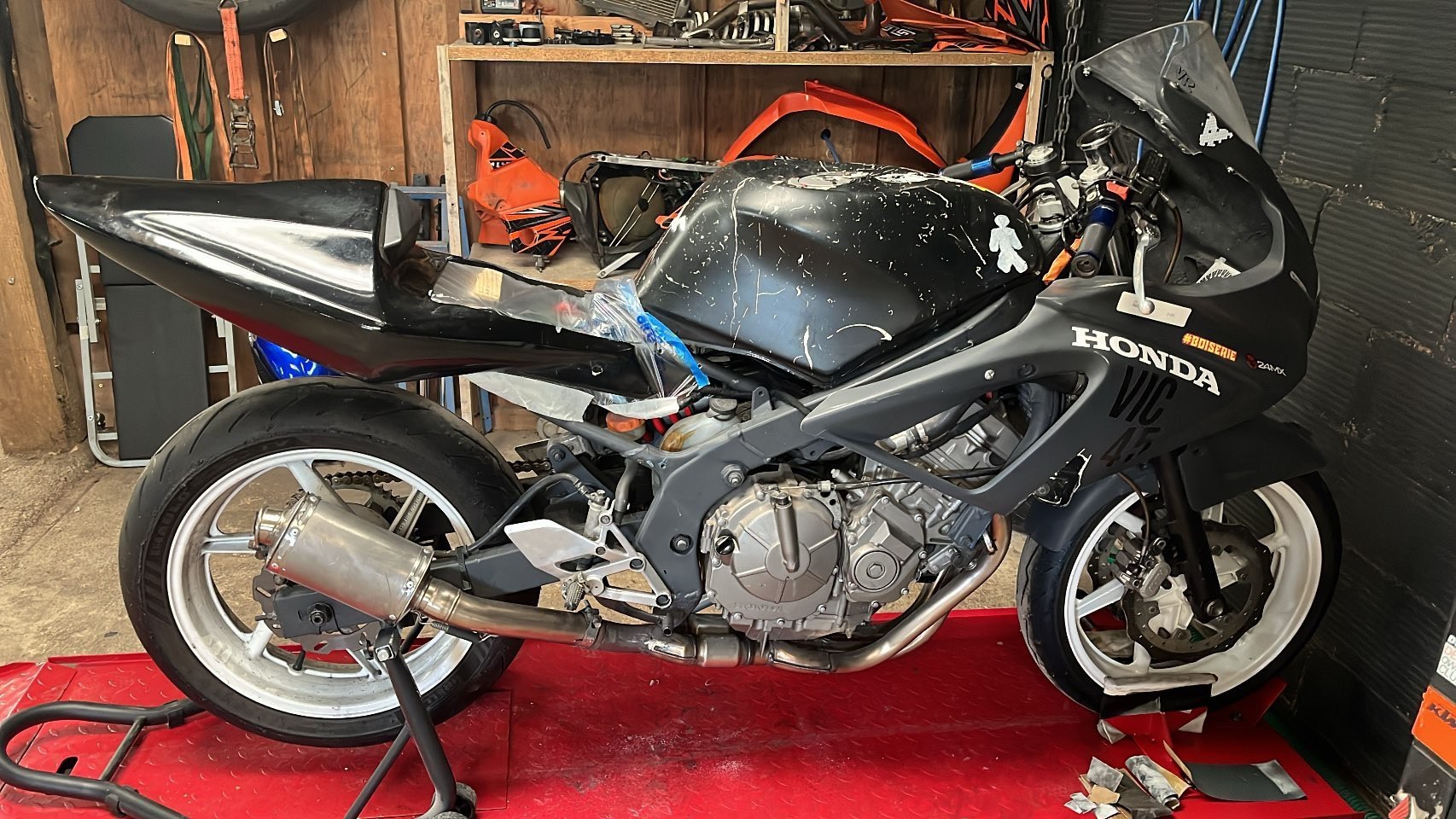 Moteur en réparation